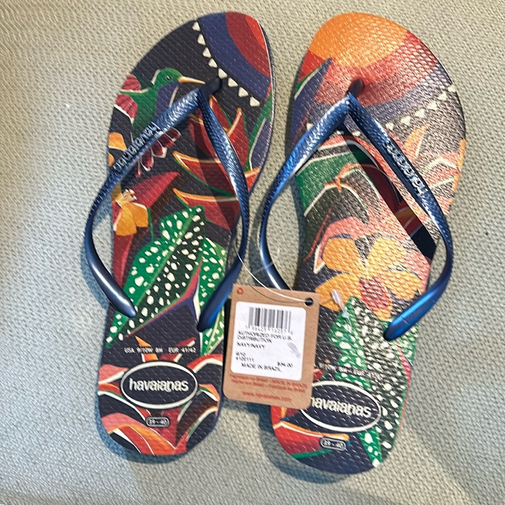 HAVAIANAS, navy size 9, new with tags